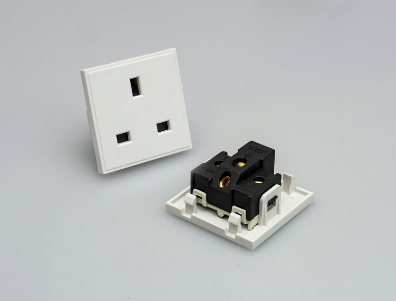 MM010WH - 13A Standard UK Socket