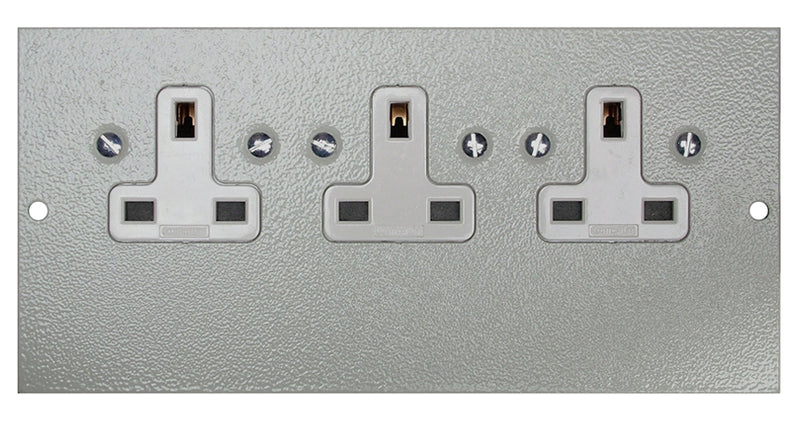 ST0295 - Triple Unswitched Sockets Plate